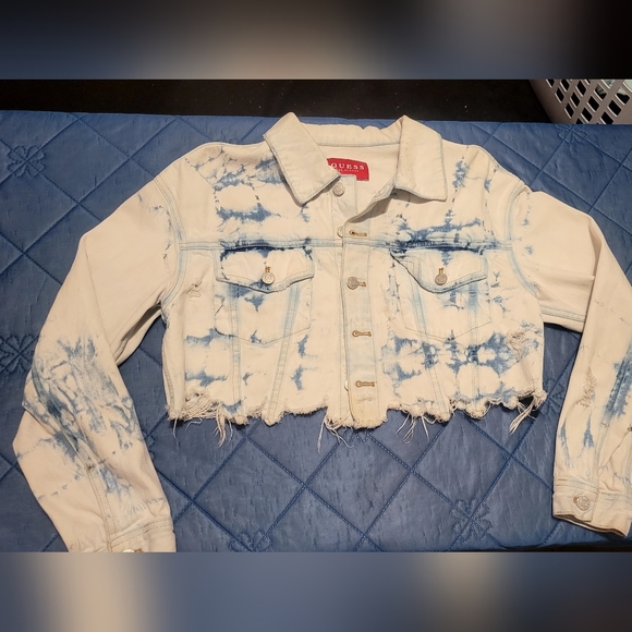 Guess White Denim Jacket with Light Blue Accents - Picture 6 of 12
